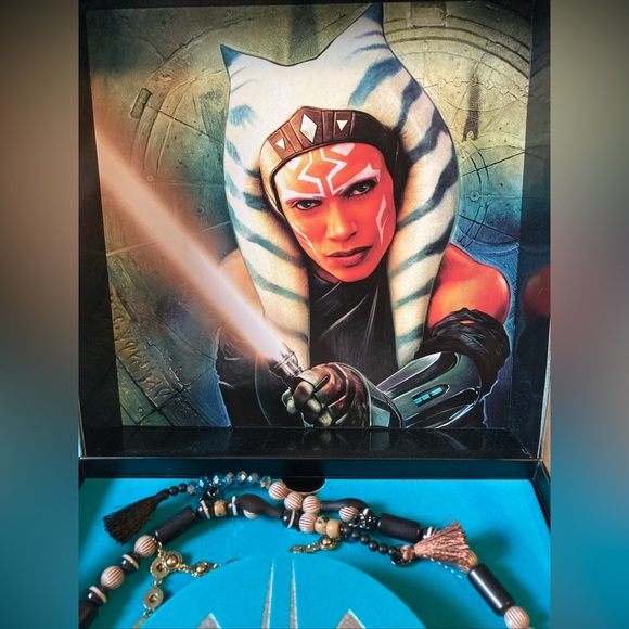 Star Wars SalesOne Ahsoka Tano Headdress and Bead Necklace from The Mandalorian - Picture 6 of 6
